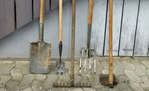 Садовый инвентарь для обработки почвы