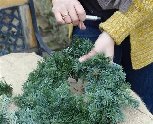 Скрутите вязальную проволоку