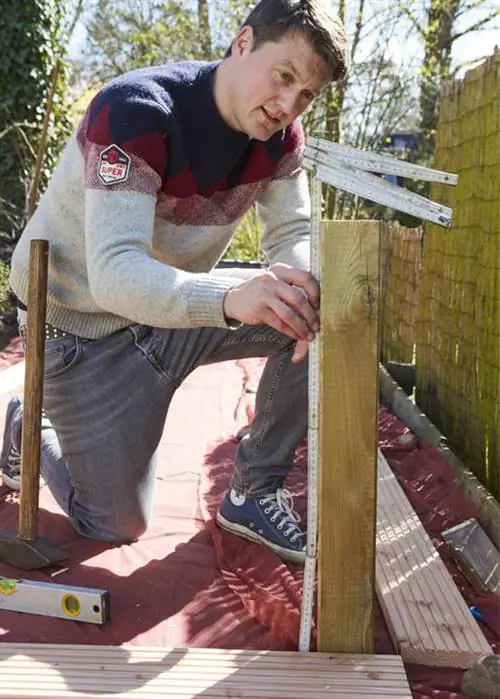 Вставить угловые стойки