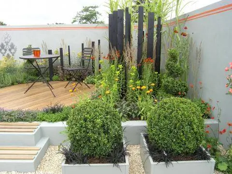 Современный внутренний дворик