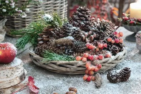 Украшение стола снегом