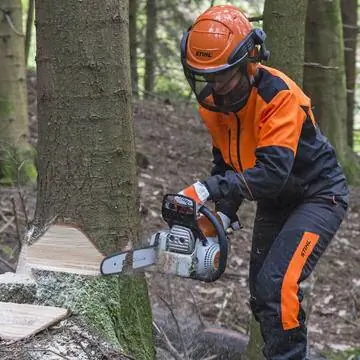 Снять кору с дерева бензопилой