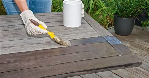 Новый блеск старой деревянной садовой мебели