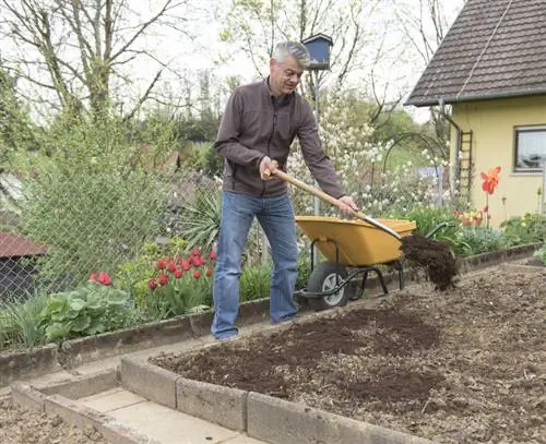 распределять компост