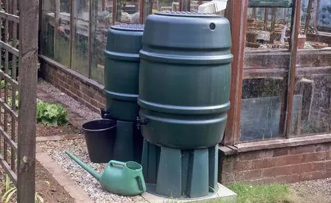 Дождевая бочка как резервуар для поливной воды