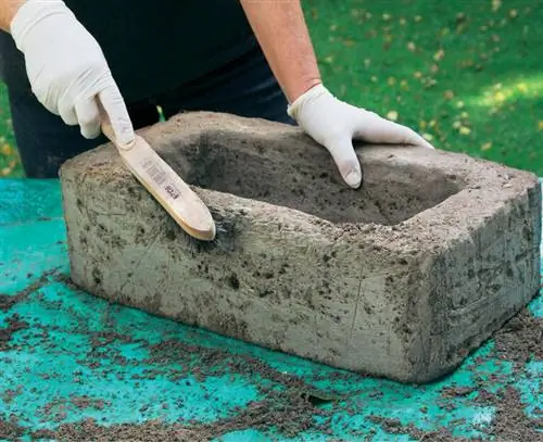 Закруглите края стальной щеткой Закруглите края стальной щеткой