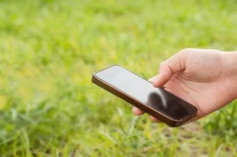 Рука со смартфоном