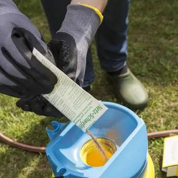 Залить препарат в бак