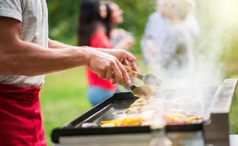 Барбекю в саду