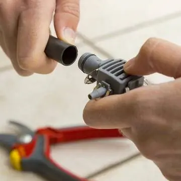 Соедините секции с помощью тройников