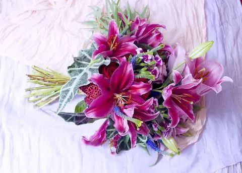 Букет с лилиями