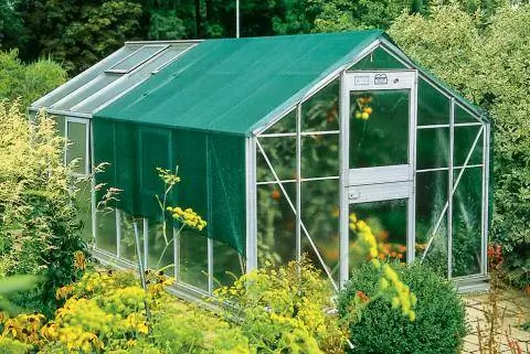 Внешнее затенение натянуто на дом