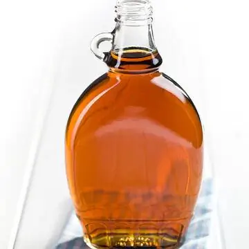 Кленовый сироп в бутылке