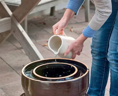 Заполните желоб бродильного котла водой