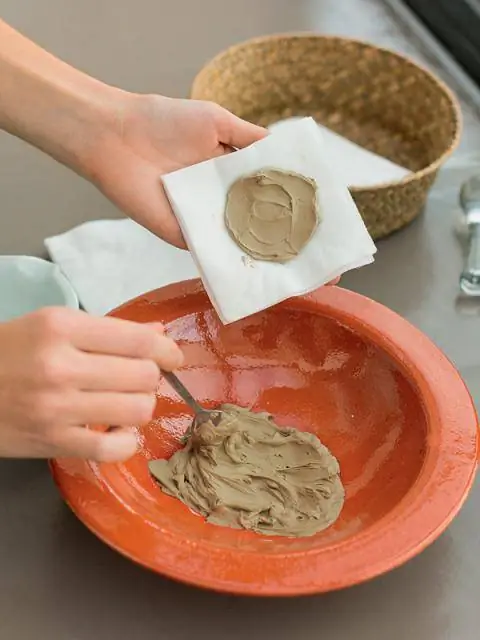 Лечебная глина, приготовленная в виде каши