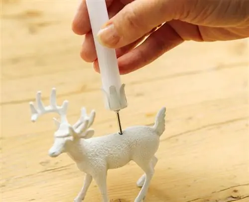 Вставьте свечу в фигуру