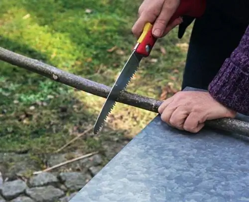 Отпилить палочки фундука