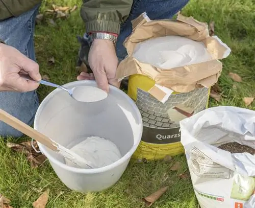 Добавьте кварцевый песок в белый слой.