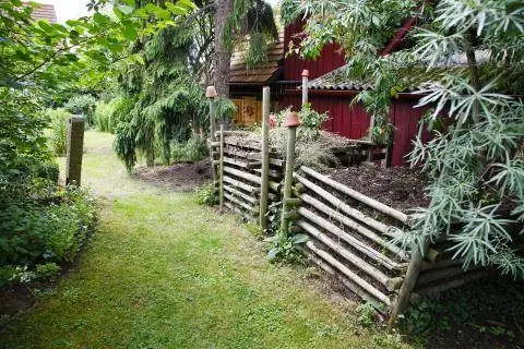 компостная куча в саду