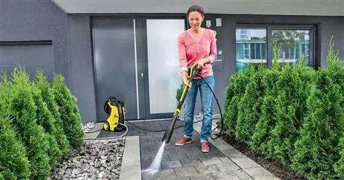 Чистка швов на террасах и дорожках