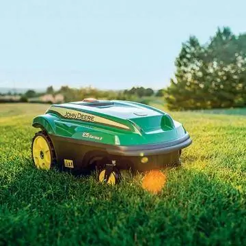 Газонокосилка-робот John Deere