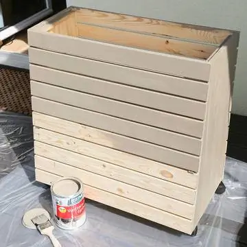 Покрасить высокую кровать