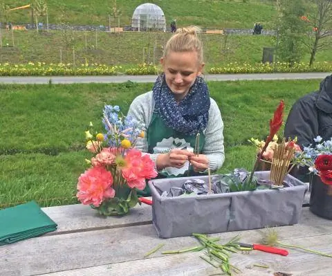 Блогер Мари Химмель сажает цветы