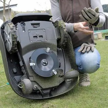 Ожидание газонокосилки-робота