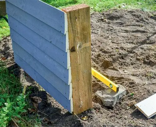 Установите изголовье приподнятой кровати