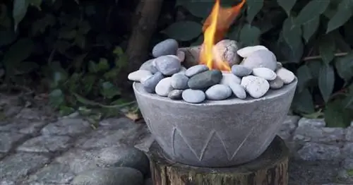 Дизайнерские камины в саду