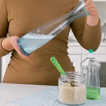 Тщательно чистые вазы
