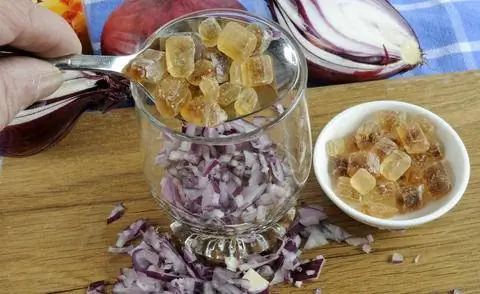 Сироп от кашля из лука и леденцов