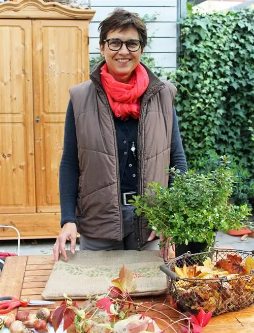 Оберните подарок растением