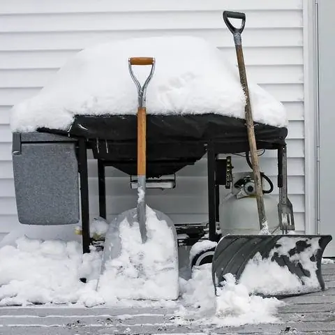 Заснеженный шашлык на балконе