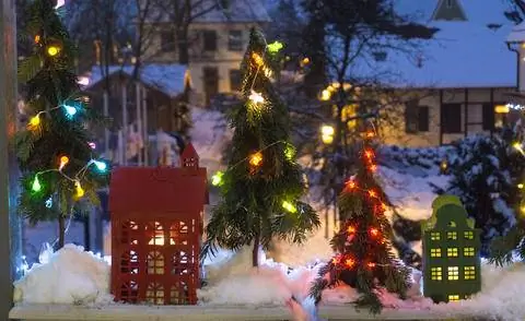 Новогоднее украшение балкона