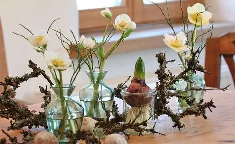 Цветочное оформление новогодними розами