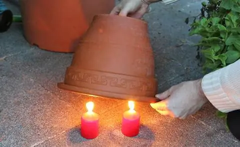 Защита от мороза из глиняного горшка и свечей