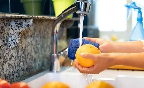 Цитрус моется