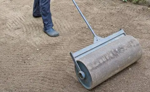 Газонный каток, создающий затененный газон
