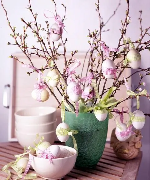 Пасхальный букет из веток вишни