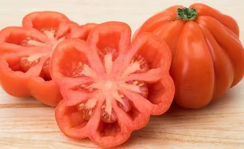 нарезанные помидоры для бифштекса