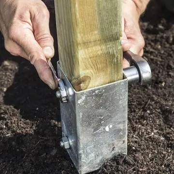 Плотно закрутите стойку в заземляющую втулку.