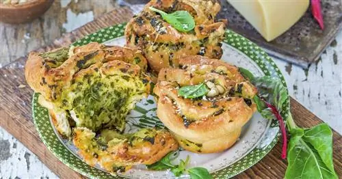 Кексы с мангольдом и сыром
