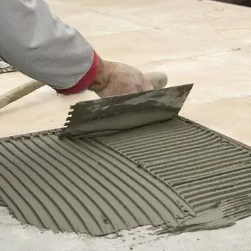 Укладка керамогранита на плиточный клей