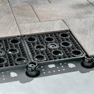 Укладка керамогранита на регулируемые опоры