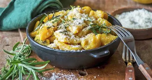 Тыквенные клецки с розмарином и пармезаном