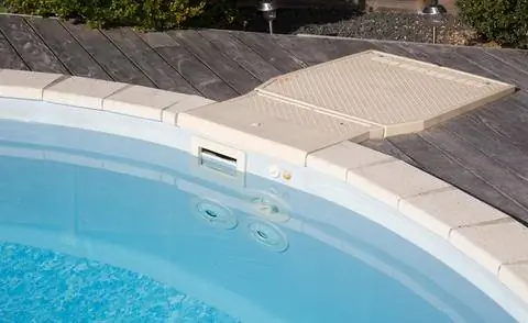 Бассейн со встроенным скиммером