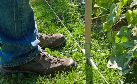 Обрезка края газона