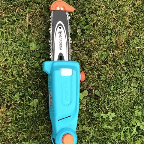 Секатор Gardena Accu TCS Li 18/20 на испытаниях