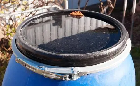 Опустошить дождевую бочку осенью